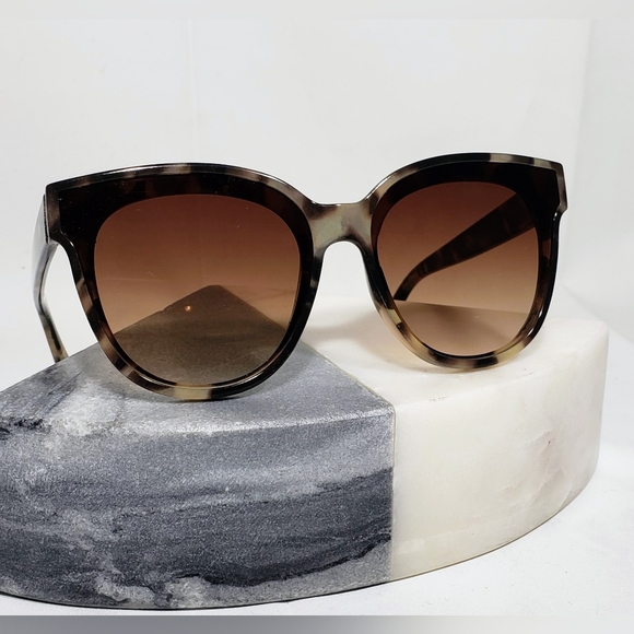 LELE SADOUGHI ‘BROOKLYN’ SUNGLASSES, EUC! - Picture 12 of 16